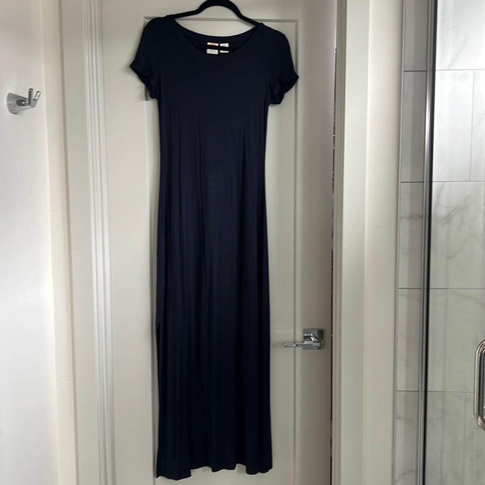 C&C California short sleeve navy blue dress with slit.